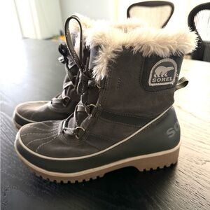 Sorel Women's Black and Brown Winter Boots